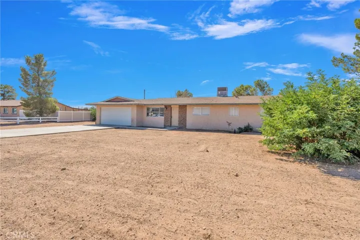 15075 Flathead Road, Apple Valley, California 92307