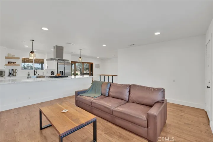 15075 Flathead Road, Apple Valley, California 92307