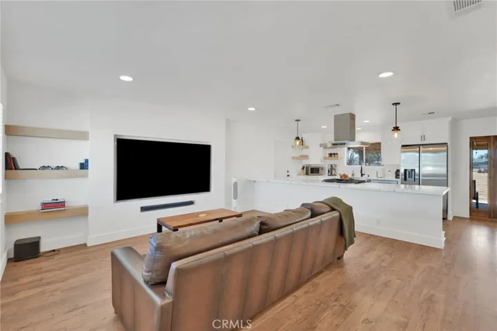 15075 Flathead Road, Apple Valley, California 92307