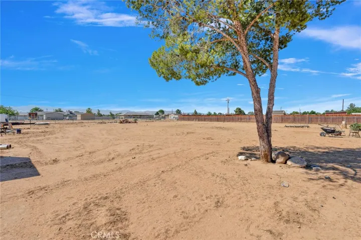 15075 Flathead Road, Apple Valley, California 92307