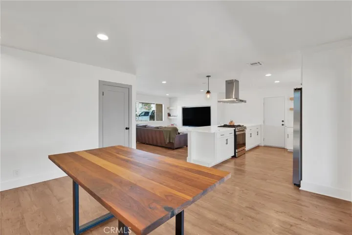 15075 Flathead Road, Apple Valley, California 92307
