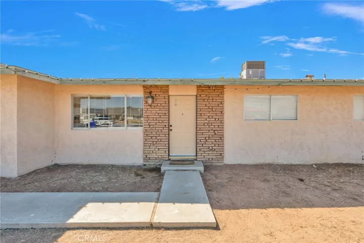 15075 Flathead Road, Apple Valley, California 92307