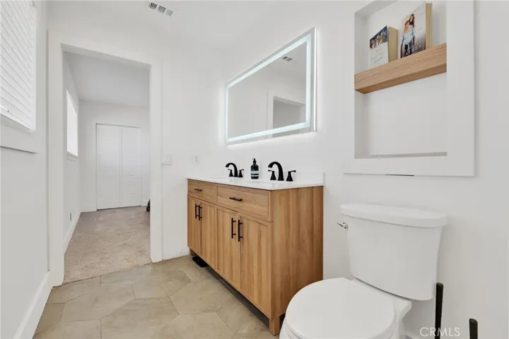 15075 Flathead Road, Apple Valley, California 92307