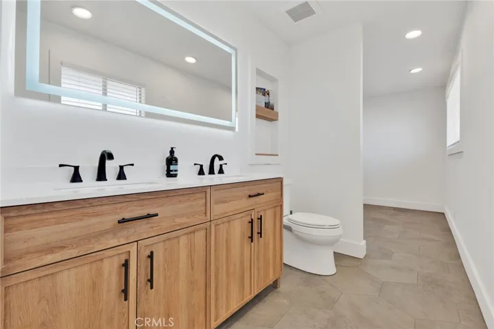 15075 Flathead Road, Apple Valley, California 92307