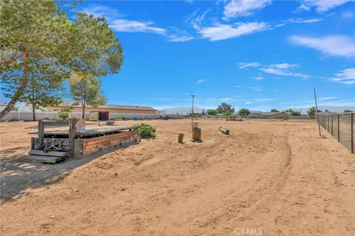 15075 Flathead Road, Apple Valley, California 92307