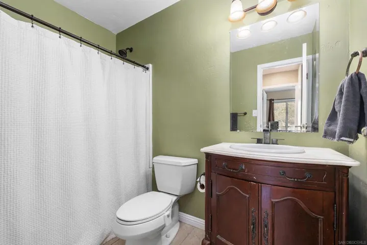 5371 Swarthmore St., La Mesa, California 91942