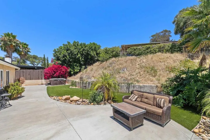 5371 Swarthmore St., La Mesa, California 91942