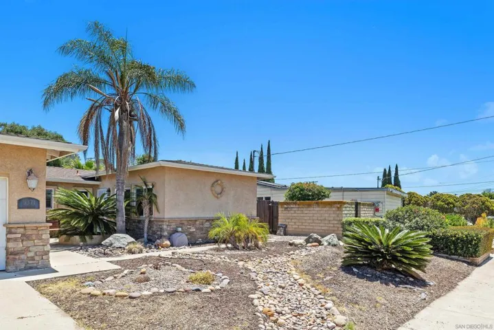 5371 Swarthmore St., La Mesa, California 91942