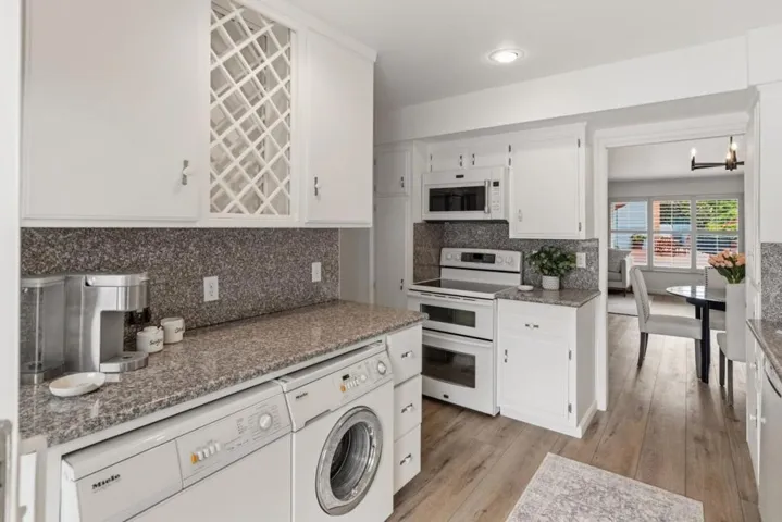 810 Lighthouse Avenue 206, Pacific Grove, California 93950