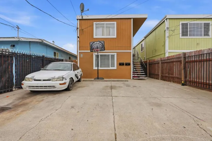 642 Douglas Avenue, Oakland, California 94603
