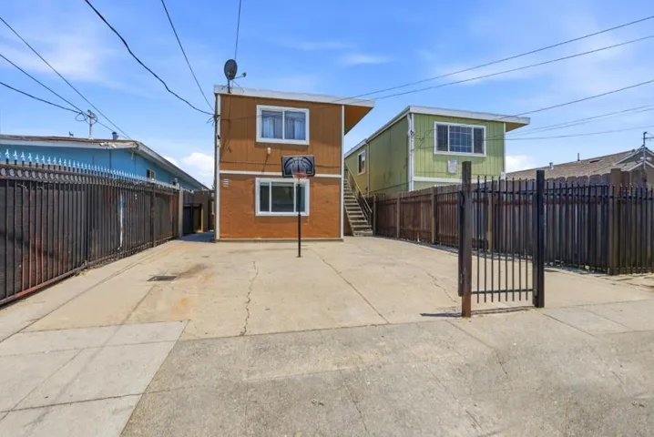 642 Douglas Avenue, Oakland, California 94603
