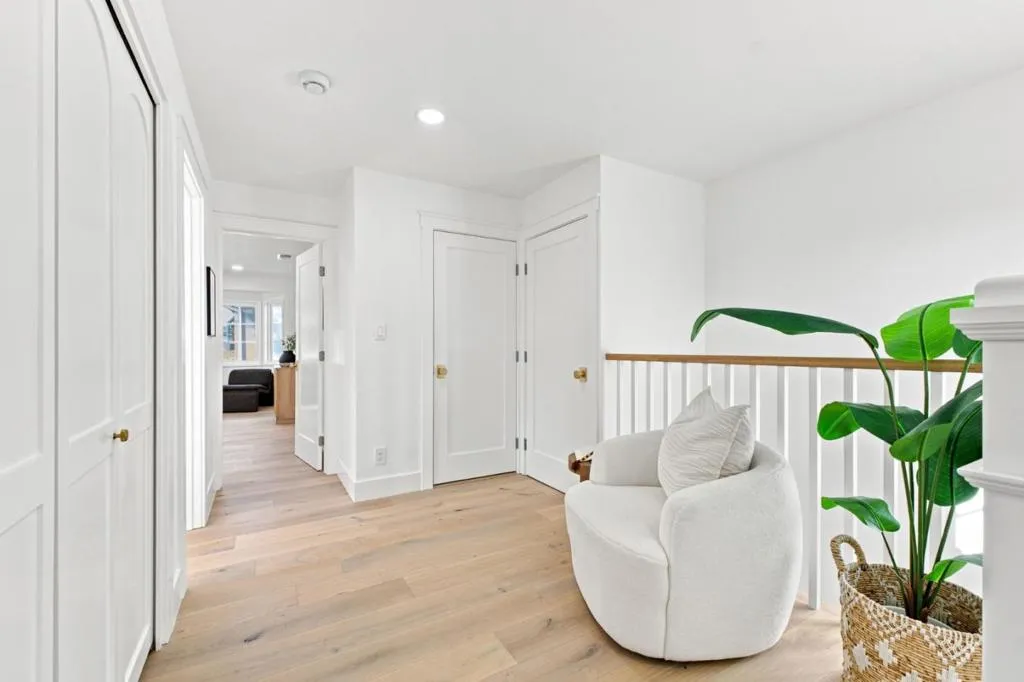 Sitting/Laundry Area - Upstairs