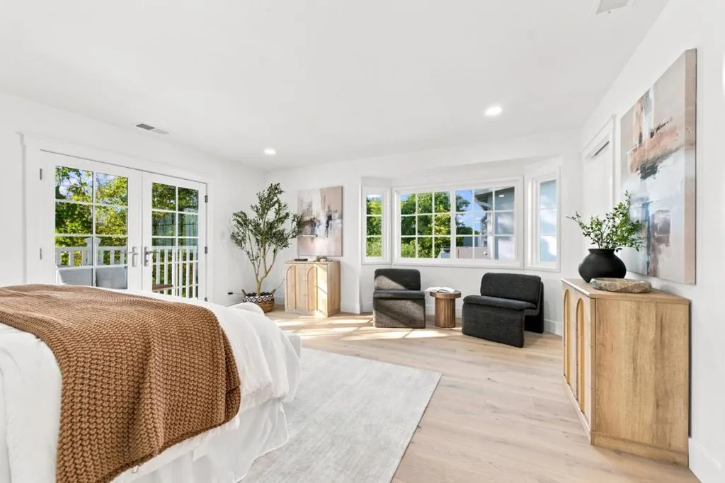 Primary Suite w/sitting Area