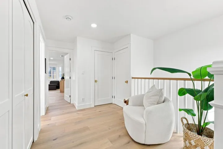 Sitting/Laundry Area - Upstairs