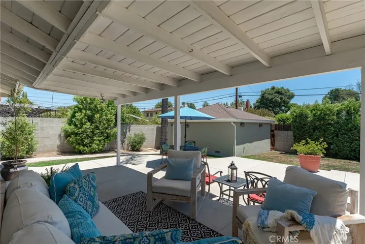 6916 Woodlake, West Hills, California 91307