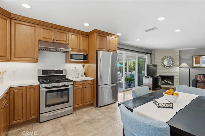 6916 Woodlake, West Hills, California 91307
