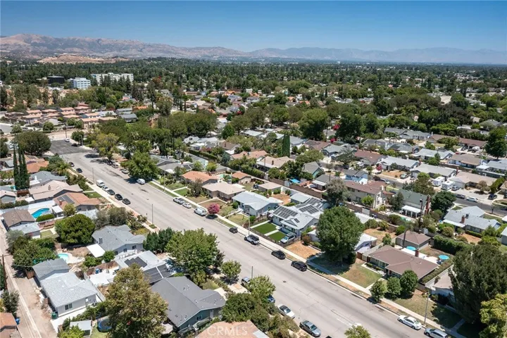 6916 Woodlake, West Hills, California 91307