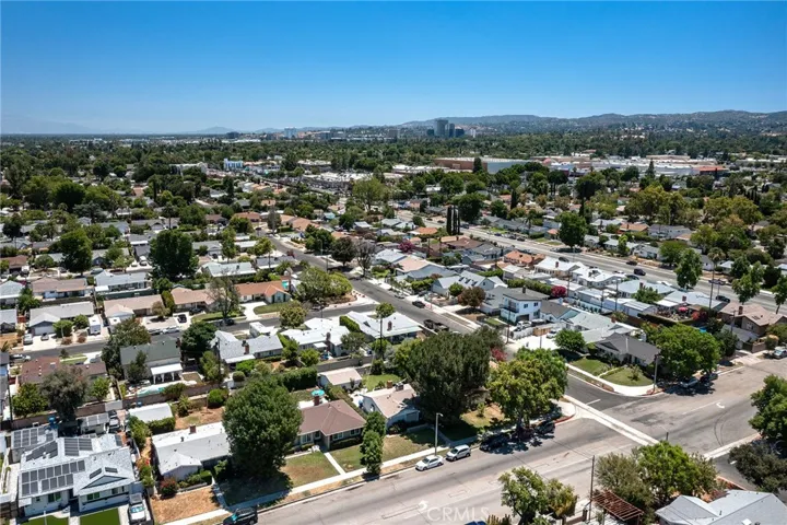 6916 Woodlake, West Hills, California 91307
