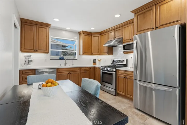 6916 Woodlake, West Hills, California 91307