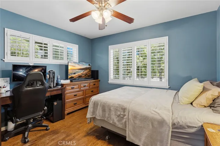 6916 Woodlake, West Hills, California 91307
