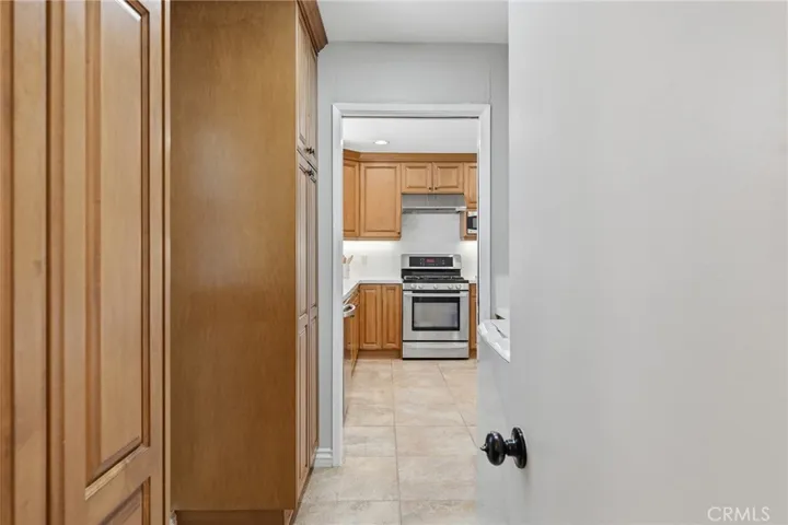 6916 Woodlake, West Hills, California 91307
