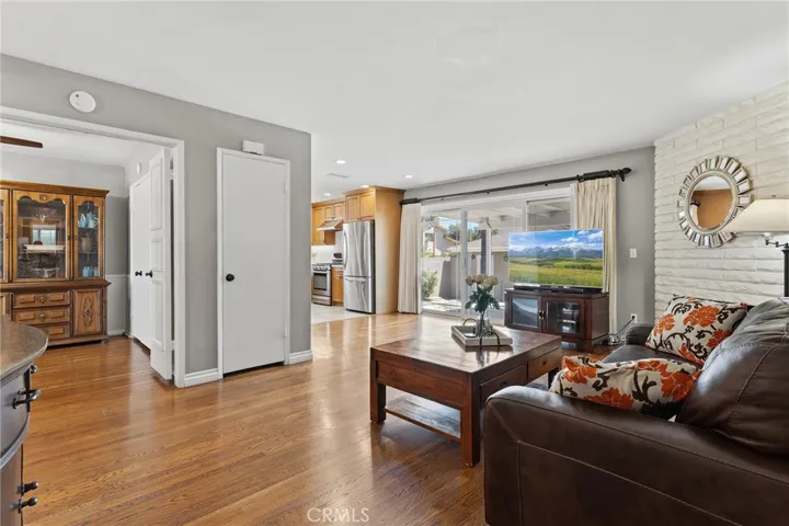 6916 Woodlake, West Hills, California 91307