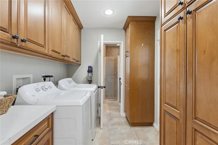 6916 Woodlake, West Hills, California 91307