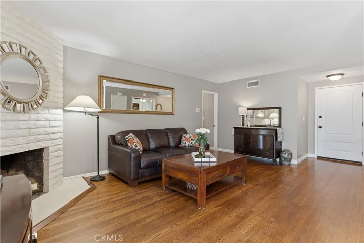 6916 Woodlake, West Hills, California 91307