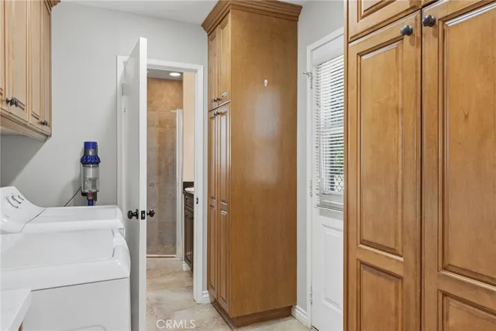6916 Woodlake, West Hills, California 91307