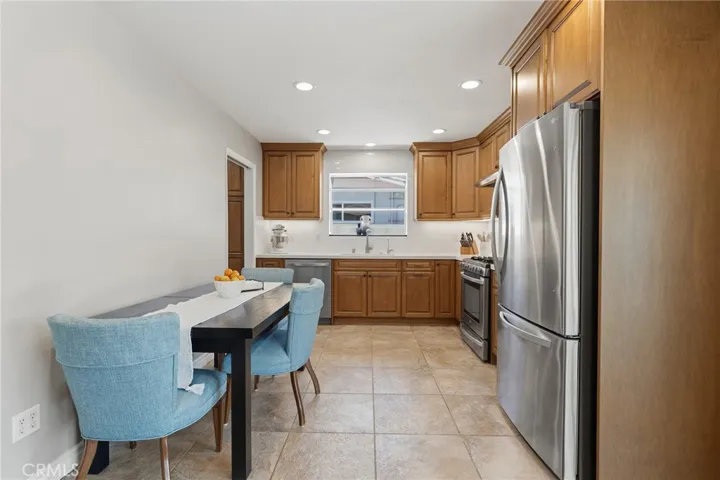 6916 Woodlake, West Hills, California 91307