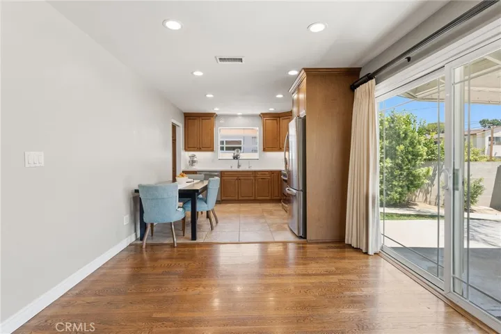 6916 Woodlake, West Hills, California 91307