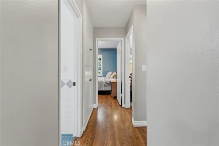 6916 Woodlake, West Hills, California 91307