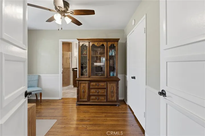 6916 Woodlake, West Hills, California 91307