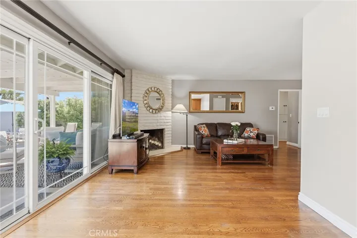 6916 Woodlake, West Hills, California 91307