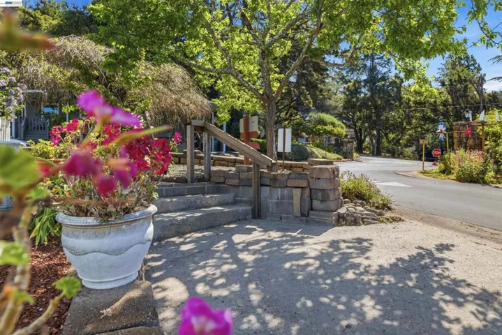 552 Bean Creek Rd, Scotts Valley, California 95066-3328
