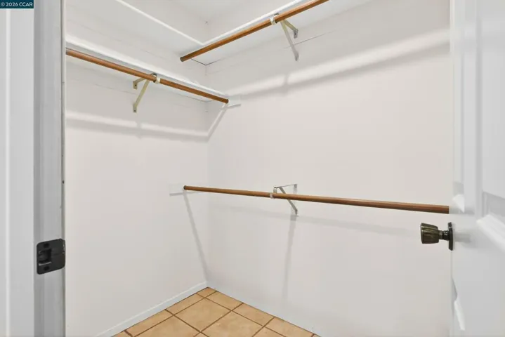 MASTER WALK-IN CLOSET