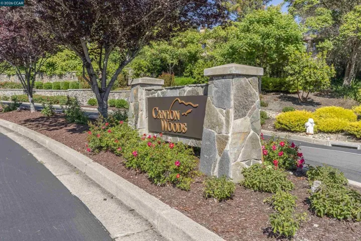 PRIVATE GATED ENTRYWAY