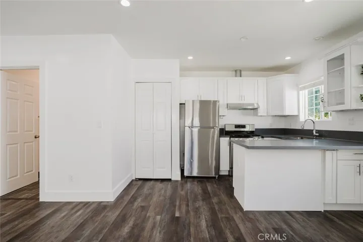13521 Hamlin Street, Van Nuys, California 91401