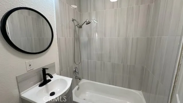 1470 B Henderson, Long Beach, California 90813