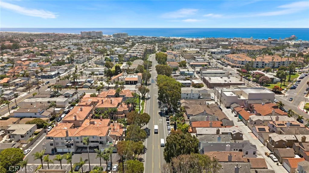 Just moments from the beach, Pacific City, Downtown Huntington Beach, and the iconic Huntington Beach Pier.