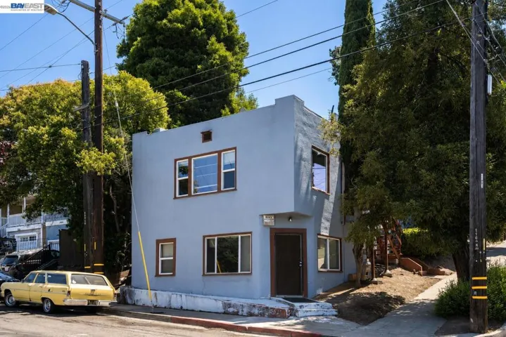4500 San Carlos Ave, Oakland, California 94601