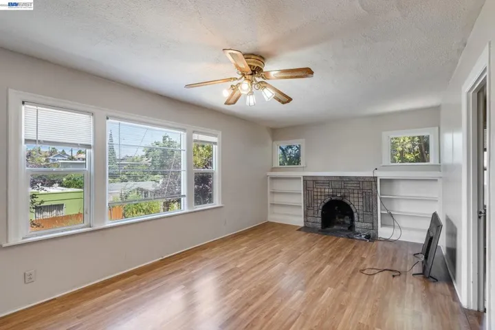 4500 San Carlos Ave, Oakland, California 94601