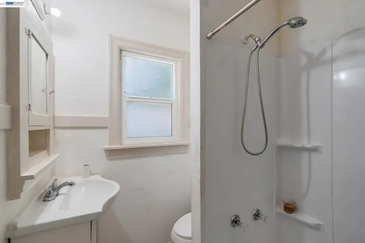4500 San Carlos Ave, Oakland, California 94601
