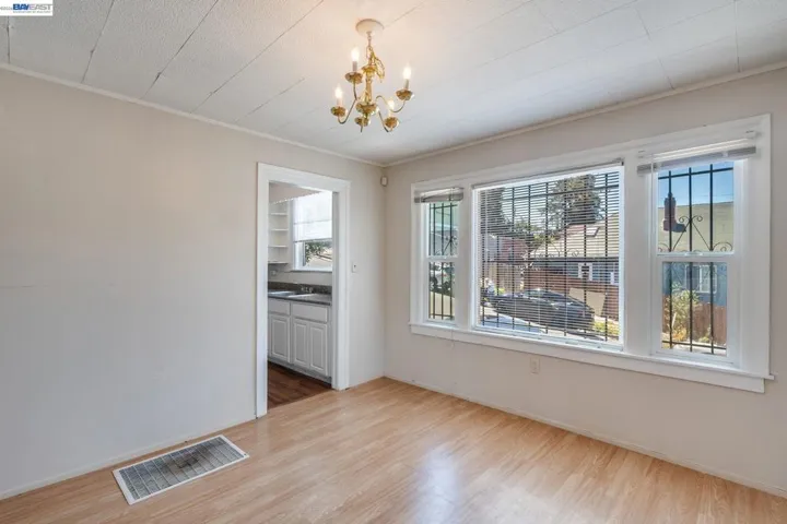 4500 San Carlos Ave, Oakland, California 94601