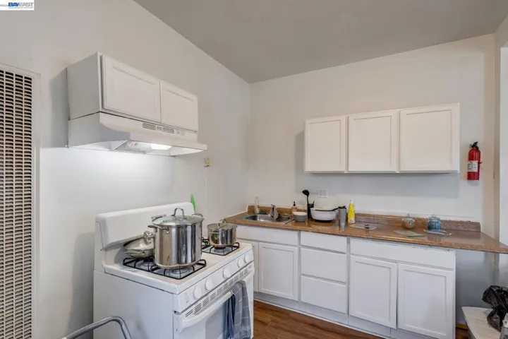 4500 San Carlos Ave, Oakland, California 94601