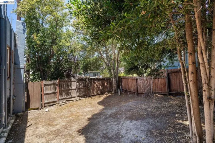 4500 San Carlos Ave, Oakland, California 94601