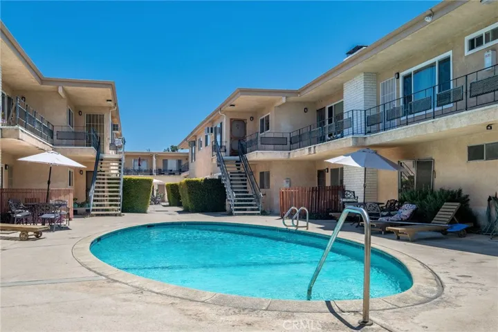 5232 Corteen 10, Valley Village, California 91607