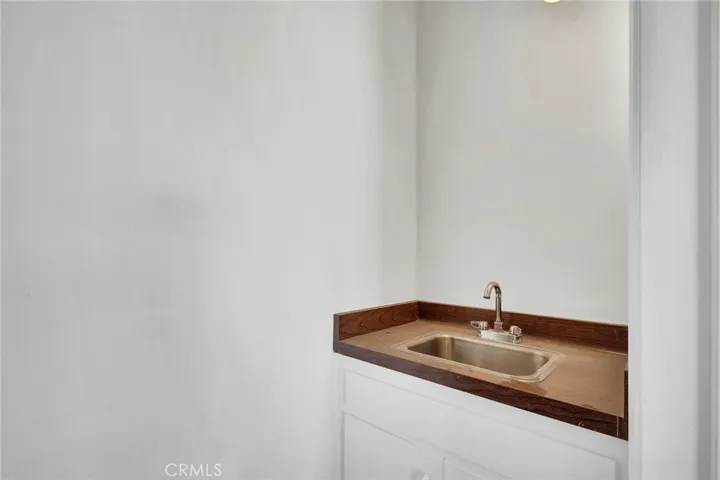5232 Corteen 10, Valley Village, California 91607