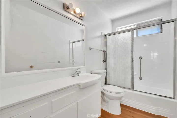 5232 Corteen 10, Valley Village, California 91607