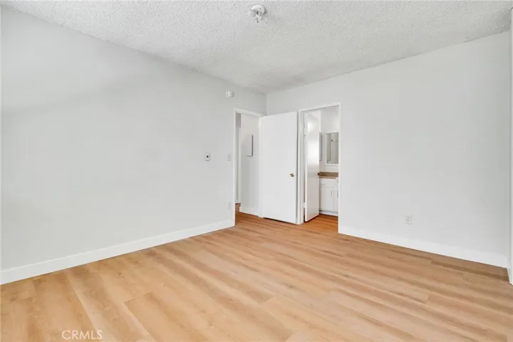 5232 Corteen 10, Valley Village, California 91607